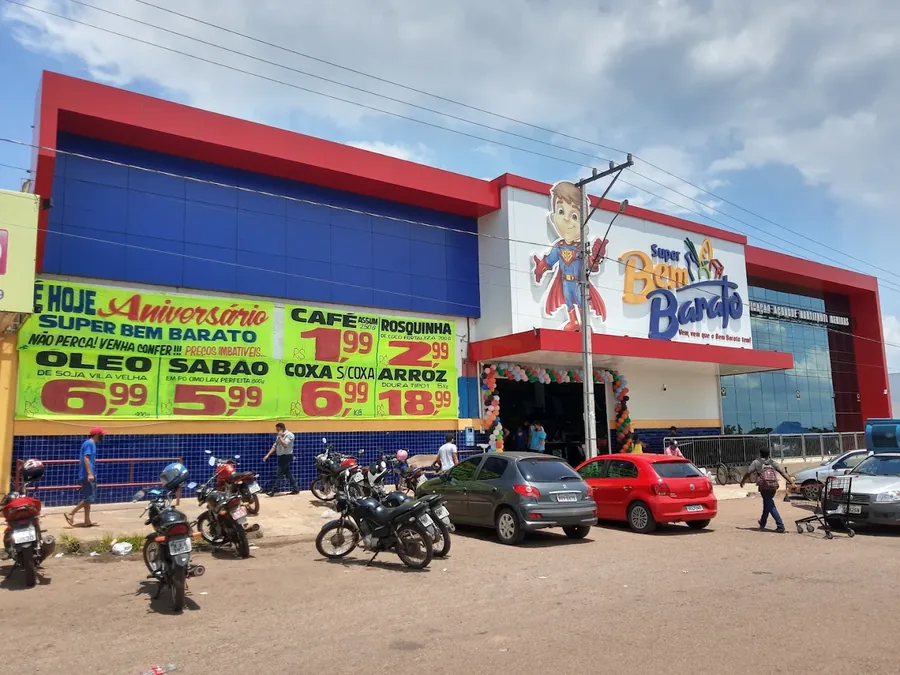 Comércio na região de Luzimangues