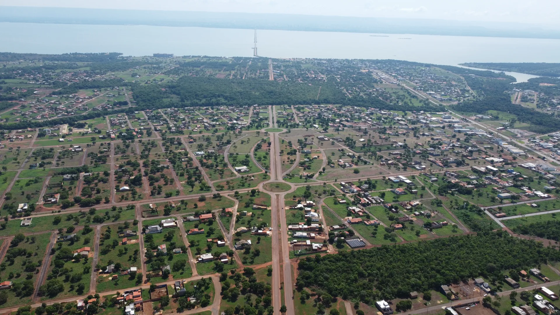 Vista aérea de Luzimangues e do Lago de Palmas